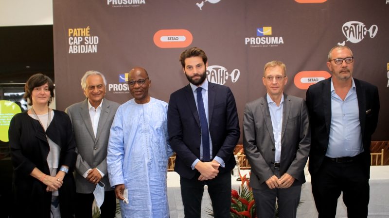 En images, la conférence de presse annonçant la reprise des travaux de construction des cinémas « Pathé Gaumont » à Abidjan.