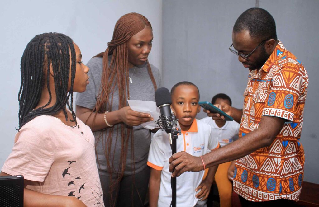 Pour la session de formation 2023, ce sont au total quinze (15) enfants dont l'âge varie entre 6 à 13 ans, qui sont inscrits dans la section benjamin, de l'Atelier acteurs d'Abidjan.
