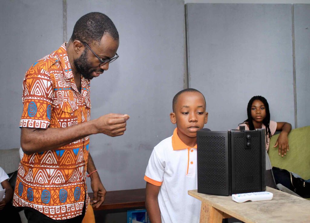 Pour la session de formation 2023, ce sont au total quinze (15) enfants dont l'âge varie entre 6 à 13 ans, qui sont inscrits dans la section benjamin, de l'Atelier acteurs d'Abidjan.