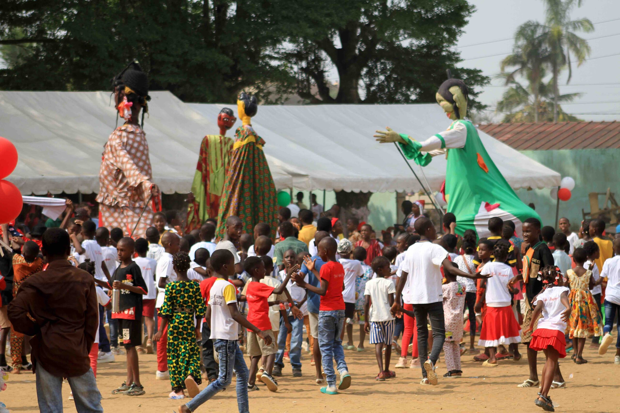 Célébration de Noël à Abidjan : le REPAAC-CI donne le sourire aux élèves du groupe scolaire Azur-colombe